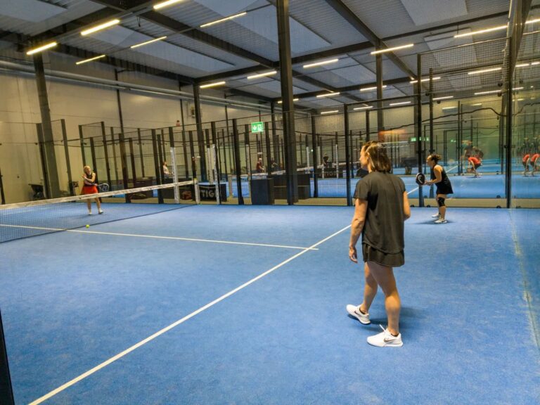 Match på padelbana